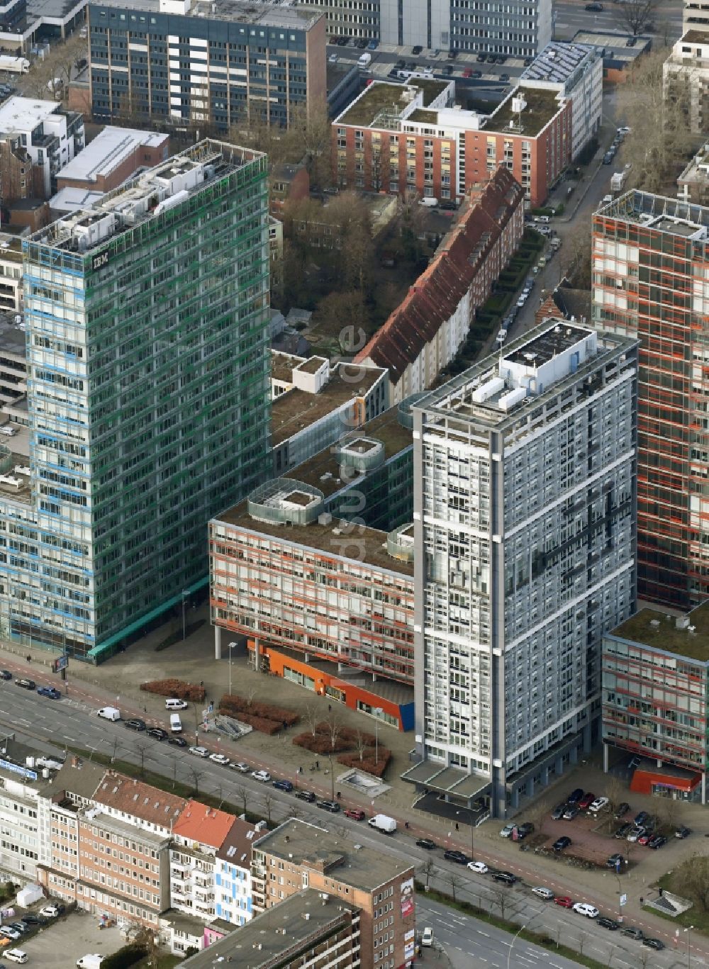 Hamburg aus der Vogelperspektive: Büro- und Unternehmensverwaltungs- Hochhaus- Gebäude IBM Germany GmbH in Hamburg, Deutschland