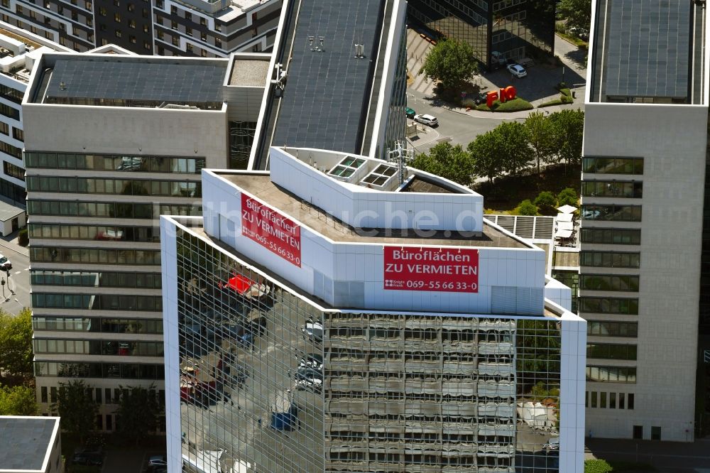 Luftaufnahme Eschborn - Büro- und Unternehmensverwaltungs- Hochhaus- Gebäude an der Mergenthalerallee in Eschborn im Bundesland Hessen, Deutschland