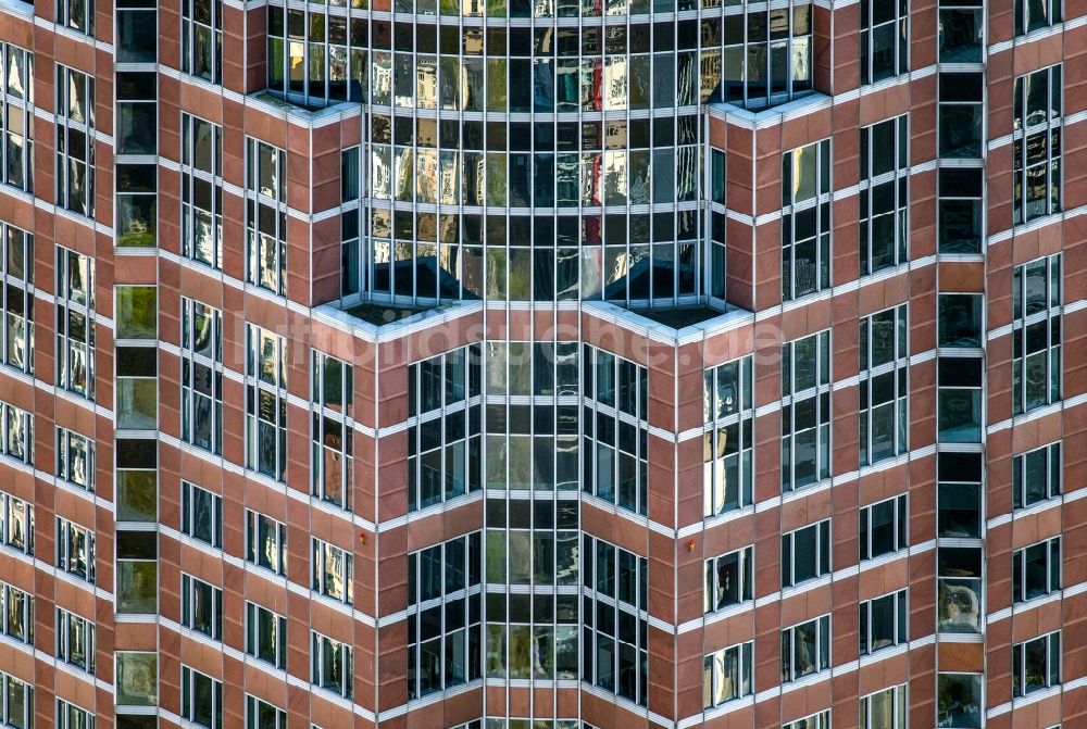 Luftbild Frankfurt am Main - Büro- und Unternehmensverwaltungs- Hochhaus- Gebäude Messeturm in Frankfurt am Main im Bundesland Hessen, Deutschland