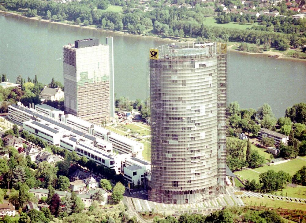 Bonn von oben - Büro- und Unternehmensverwaltungs- Hochhaus- Gebäude Post Tower in Bonn im Bundesland Nordrhein-Westfalen, Deutschland