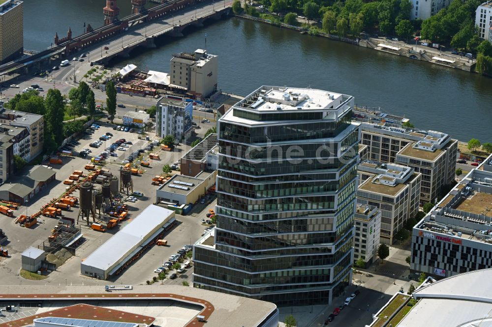Berlin von oben - Büro- und Unternehmensverwaltungs- Hochhaus- Gebäude Stream Tower in Berlin, Deutschland