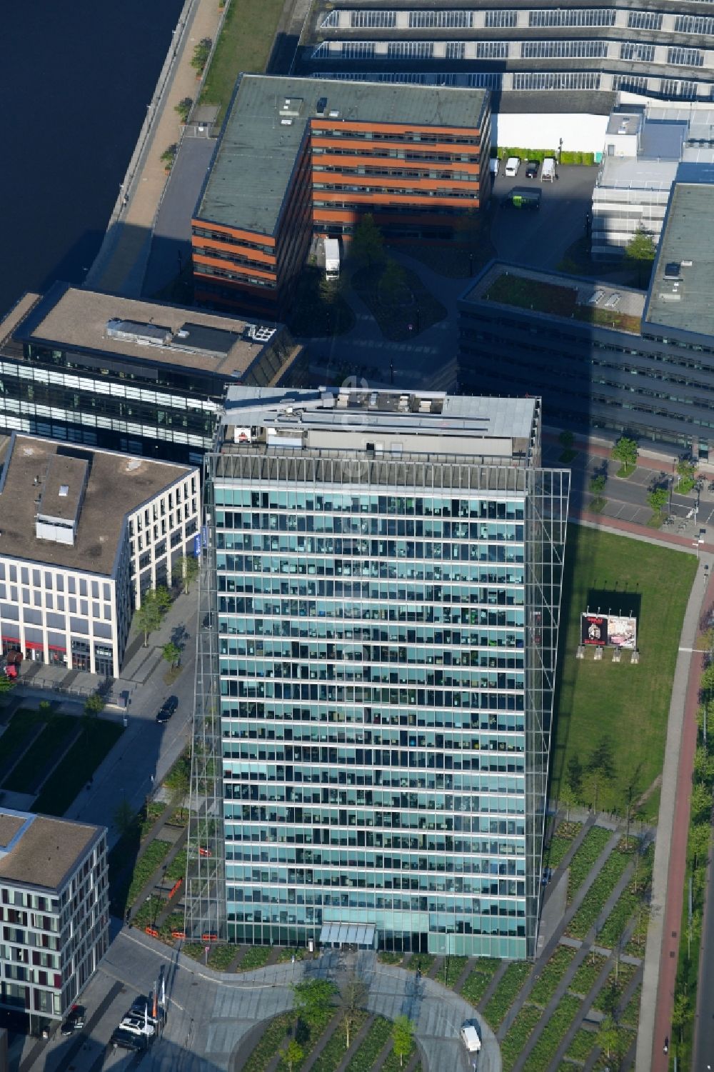 Luftbild Bremen - Büro- und Unternehmensverwaltungs- Hochhaus- Gebäude Weser Tower in Bremen, Deutschland