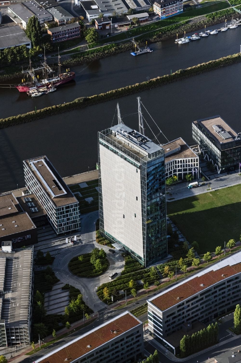 Luftaufnahme Bremen - Büro- und Unternehmensverwaltungs- Hochhaus- Gebäude Weser Tower in Bremen, Deutschland