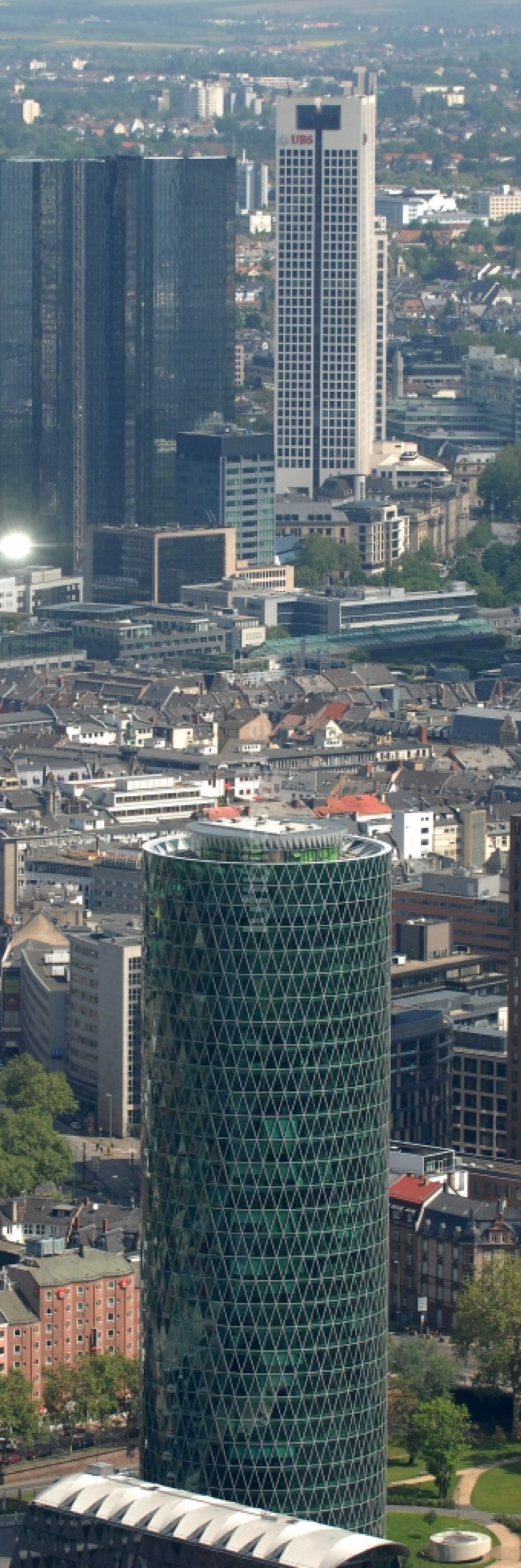 Luftbild Frankfurt am Main - Büro- und Unternehmensverwaltungs- Hochhaus- Gebäude Westhafen Tower in Frankfurt am Main im Bundesland Hessen, Deutschland