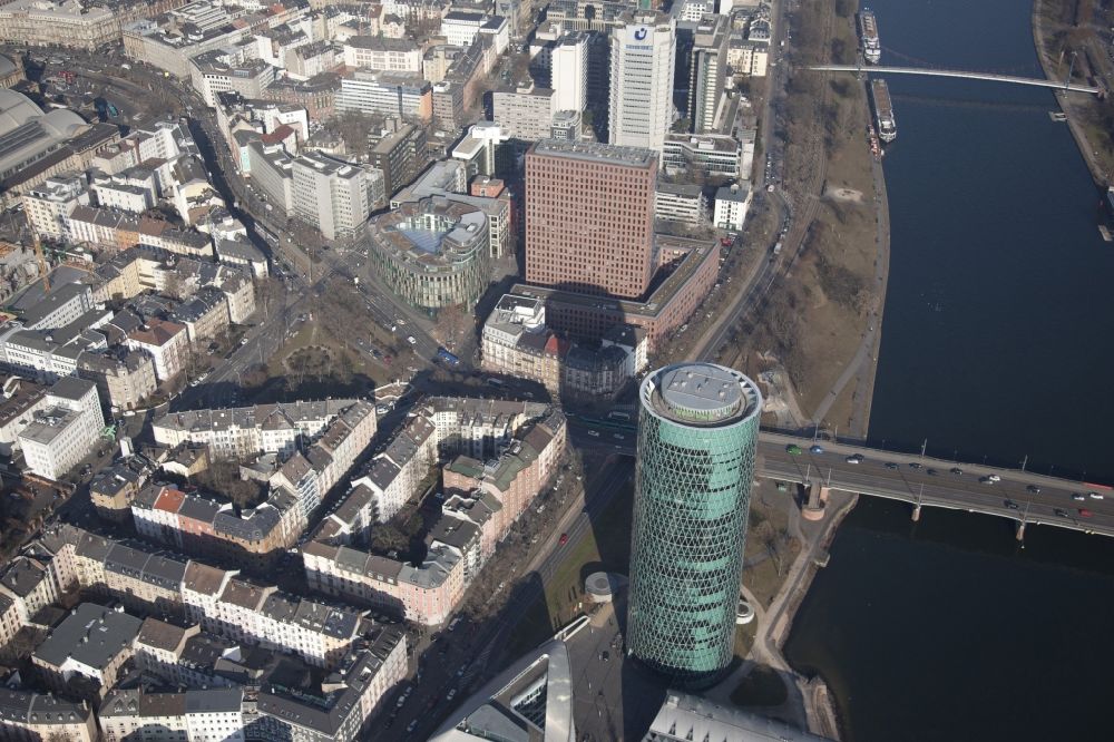 Luftaufnahme Frankfurt am Main - Büro- und Unternehmensverwaltungs- Hochhaus- Gebäude Westhafen Tower in Frankfurt am Main im Bundesland Hessen, Deutschland