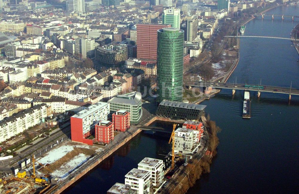 Frankfurt am Main von oben - Büro- und Unternehmensverwaltungs- Hochhaus- Gebäude Westhafen Tower in Frankfurt am Main im Bundesland Hessen, Deutschland