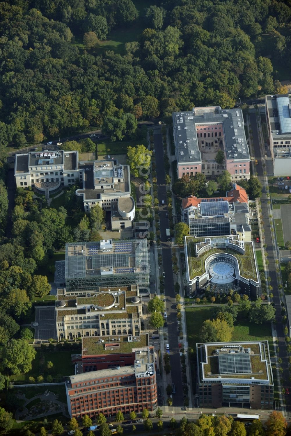 Luftbild Berlin - Bürogebäude, Botschaften und Wohnhäuser entlang der Hiroshima-Straße im Ortsteil Tiergarten in Berlin