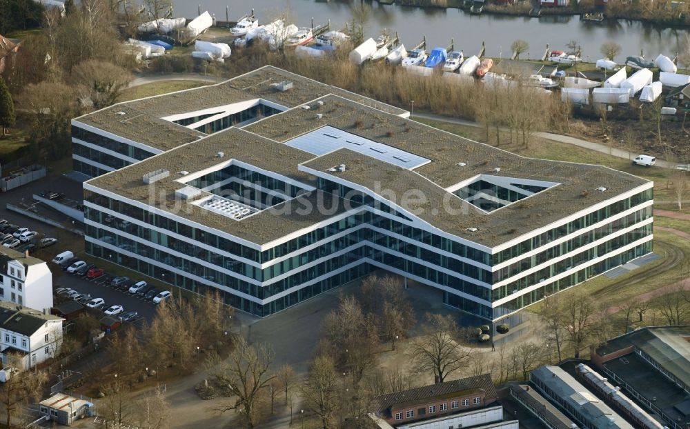 Lübeck aus der Vogelperspektive: Bürogebäude Dräger Medical im Ortsteil Sankt Lorenz Süd in Lübeck im Bundesland Schleswig-Holstein, Deutschland