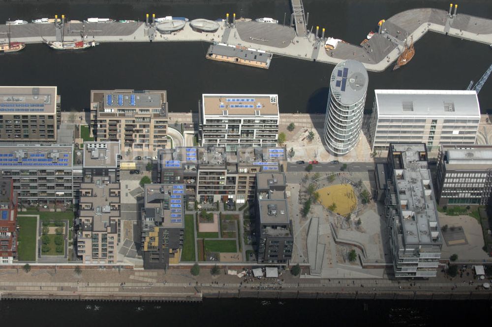 Hamburg aus der Vogelperspektive: Bürogebäude und Eigentumswohnungen Am Kaiserkai Hafencity Hamburg