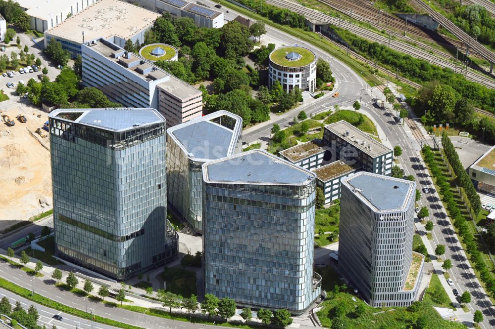 München aus der Vogelperspektive: Bürogebäude- Ensemble Bavaria Towers an der Truderinger Straße in München im Bundesland Bayern, Deutschland