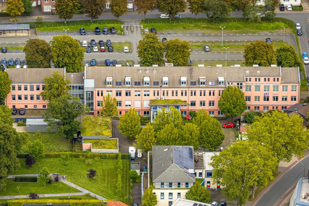 Ahlen von oben - Bürogebäude des Geschäftshaus im Ortsteil Innenstadt in Ahlen im Bundesland Nordrhein-Westfalen, Deutschland