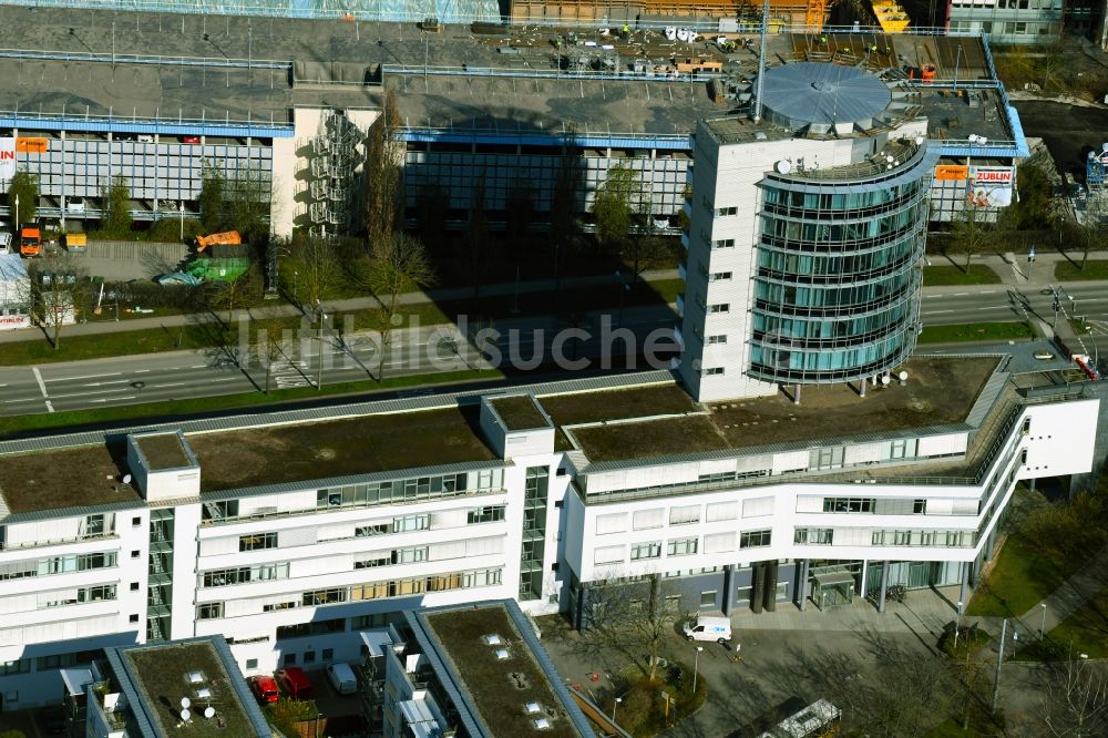 Stuttgart von oben - Bürogebäude des Geschäftshauses an der Albstraße in Stuttgart im Bundesland Baden-Württemberg, Deutschland