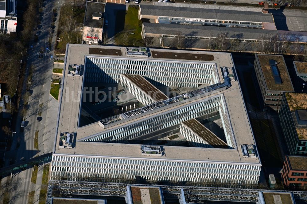 Unterföhring aus der Vogelperspektive: Bürogebäude des Geschäftshauses der Allianz Deutschland AG in Unterföhring im Bundesland Bayern, Deutschland
