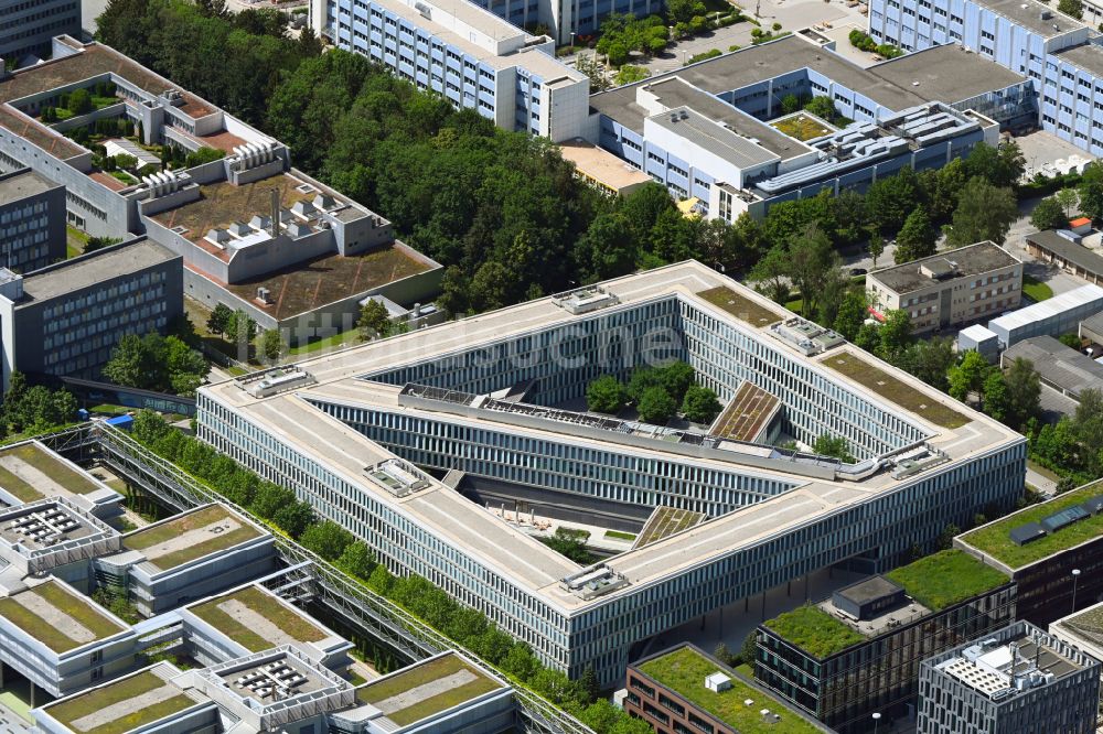 Luftbild München - Bürogebäude des Geschäftshauses der Allianz Deutschland AG in Unterföhring im Bundesland Bayern, Deutschland