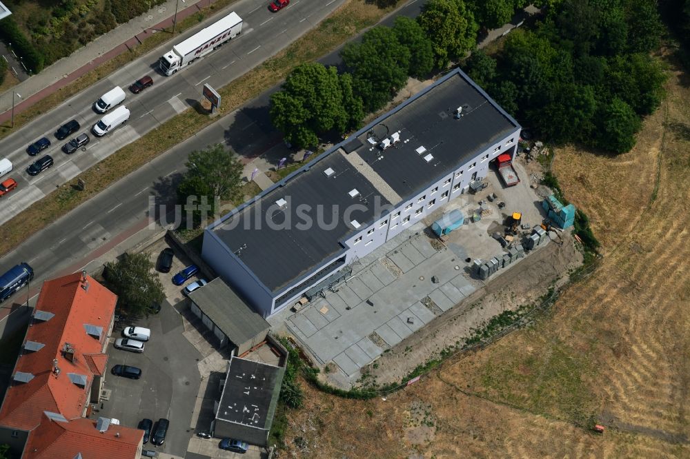 Luftaufnahme Berlin - Bürogebäude des Geschäftshauses Alt-Biesdorf im Ortsteil Biesdorf in Berlin, Deutschland