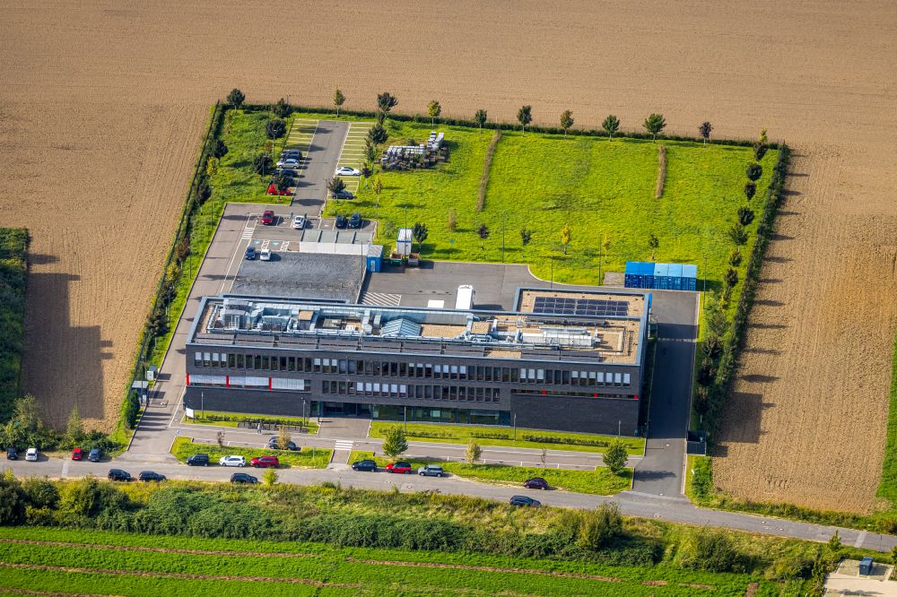 Dortmund von oben - Bürogebäude des Geschäftshauses der Dr. Ausbüttel & Co. GmbH im Ortsteil Oespel in Dortmund im Bundesland Nordrhein-Westfalen, Deutschland