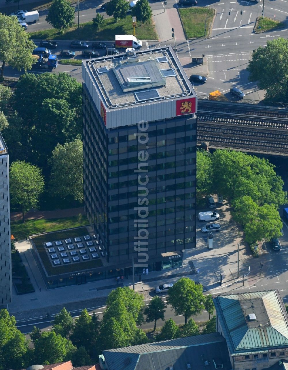 Luftbild Hamburg - Bürogebäude des Geschäftshauses der CnG Luxury Lighting GmbH an der Esplanade in Hamburg, Deutschland