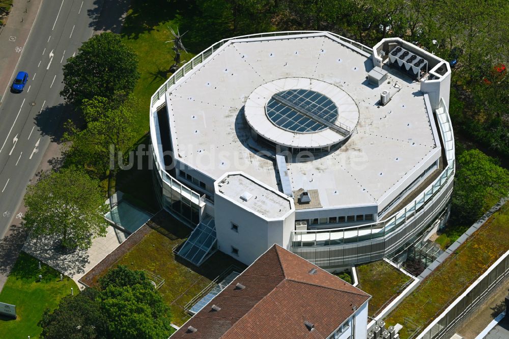 Darmstadt aus der Vogelperspektive: Bürogebäude des Geschäftshauses in Darmstadt im Bundesland Hessen, Deutschland