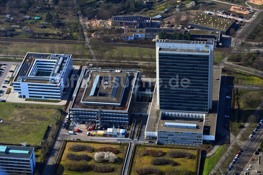 Karlsruhe von oben - Bürogebäude des Geschäftshauses Deutsche Rentenversicherung Baden-Württemberg in Karlsruhe im Bundesland Baden-Württemberg