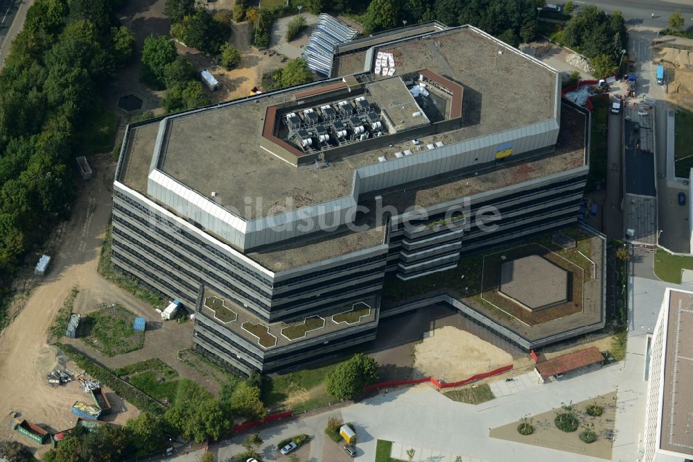 Laatzen von oben - Bürogebäude des Geschäftshauses der Deutsche Rentenversicherung in Laatzen im Bundesland Niedersachsen