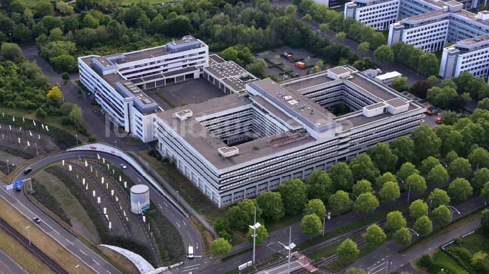 Bonn von oben - Bürogebäude des Geschäftshauses Ehemaliges Landesbehördenhaus in Bonn im Bundesland Nordrhein-Westfalen, Deutschland