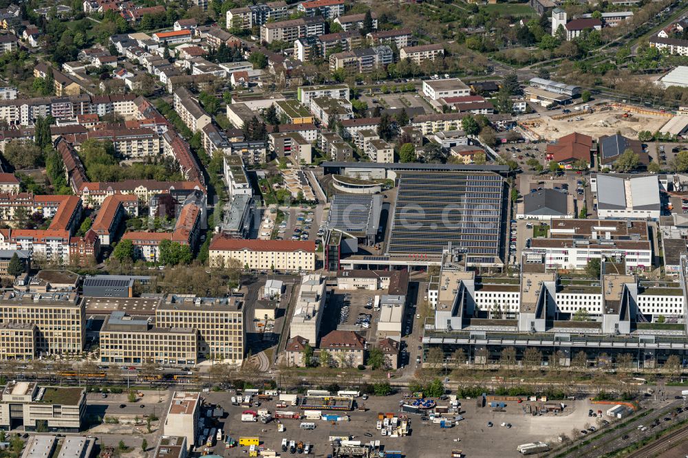 Karlsruhe von oben - Bürogebäude des Geschäftshauses der ENBW Zentrale in Karlsruhe im Bundesland Baden-Württemberg, Deutschland