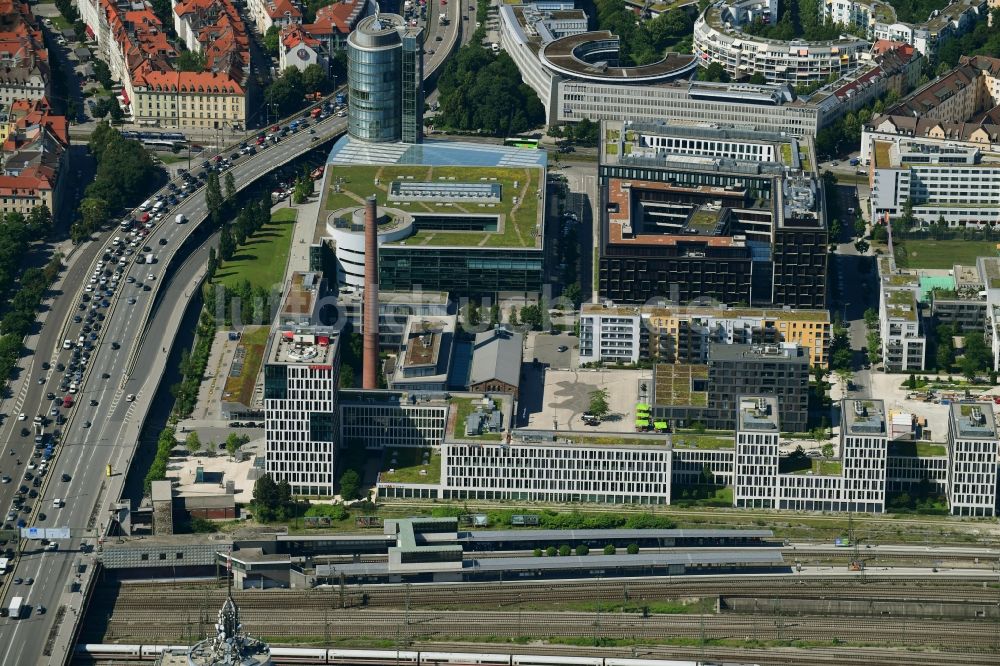 Luftaufnahme München - Bürogebäude des Geschäftshauses an der Erika-Mann-Straße in München im Bundesland Bayern, Deutschland