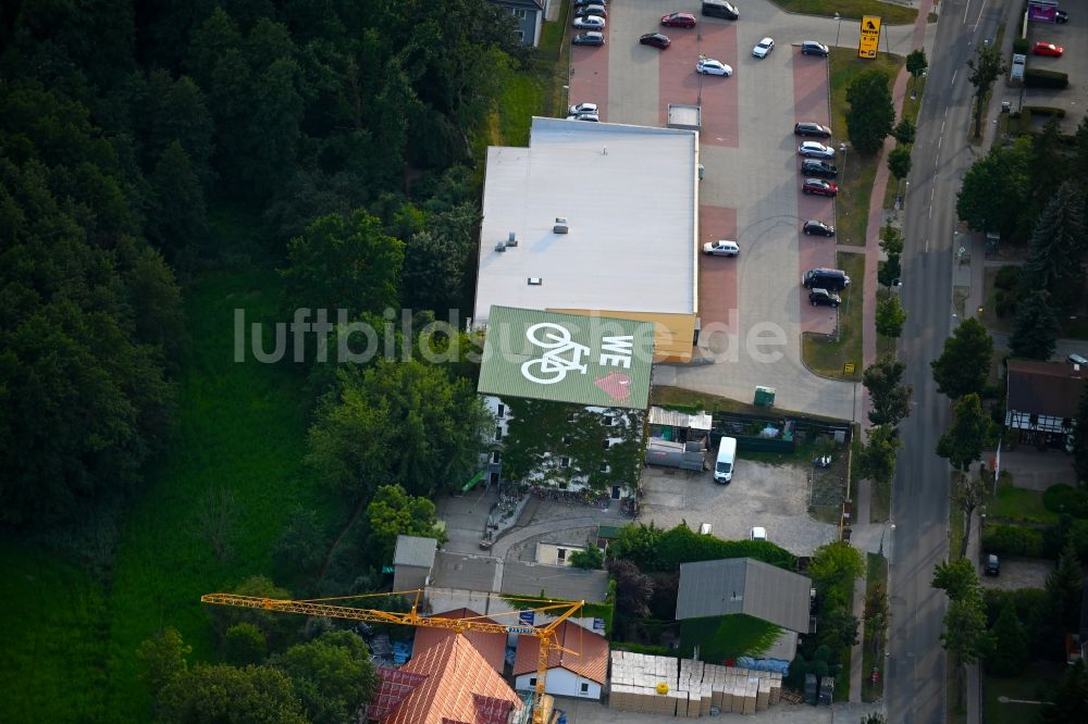 Luftaufnahme Altlandsberg - Bürogebäude des Geschäftshauses des Fahrradhof Altlandsberg an der Berliner Allee in Altlandsberg im Bundesland Brandenburg, Deutschland