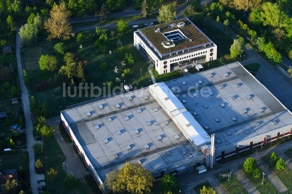 Luftbild Birkenwerder - Bürogebäude des Geschäftshauses der Glückskind Berlin GmbH und ein Logistikzentrum in Birkenwerder im Bundesland Brandenburg, Deutschland