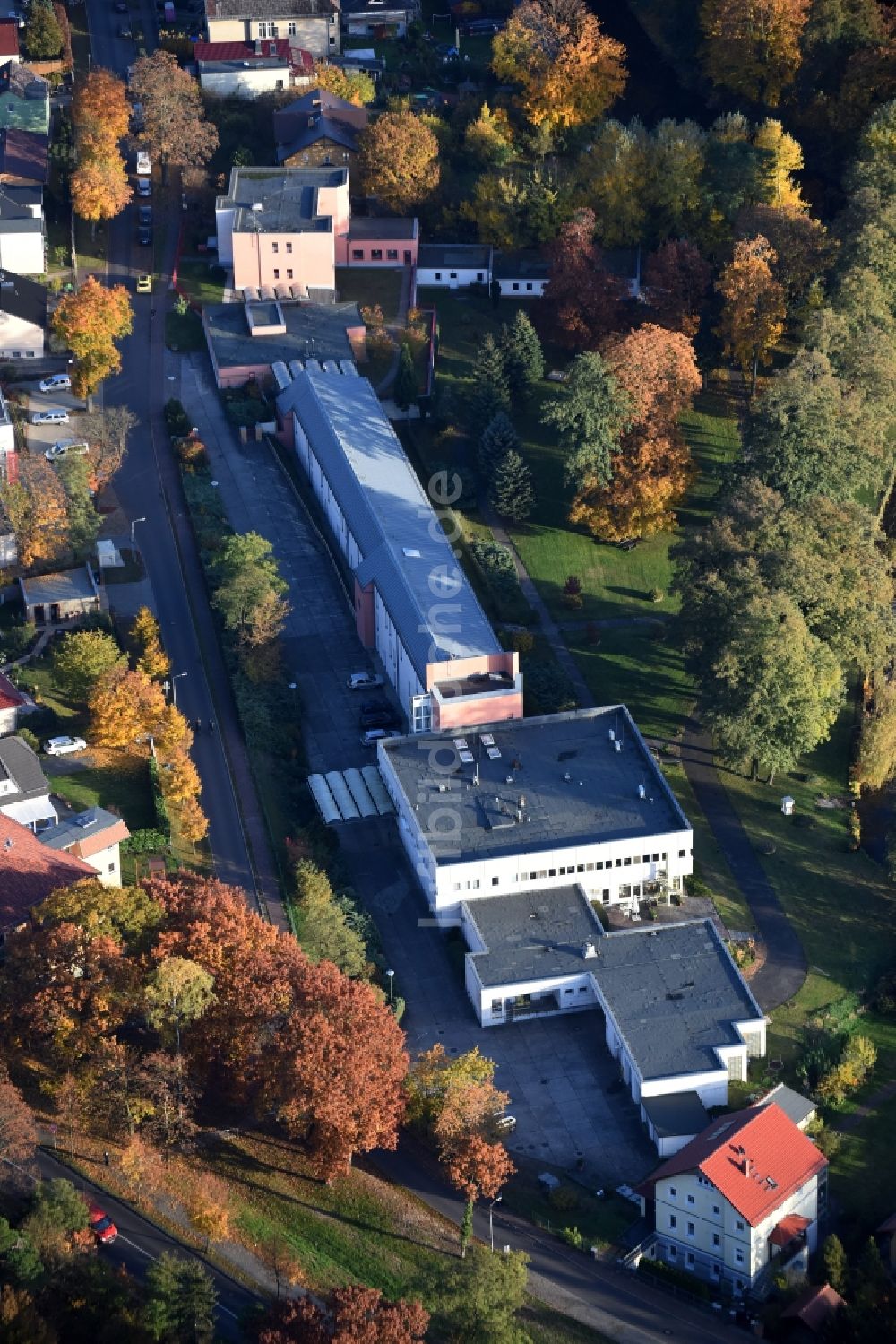 Grünheide (Mark) aus der Vogelperspektive: Bürogebäude des Geschäftshauses in Grünheide (Mark) im Bundesland Brandenburg