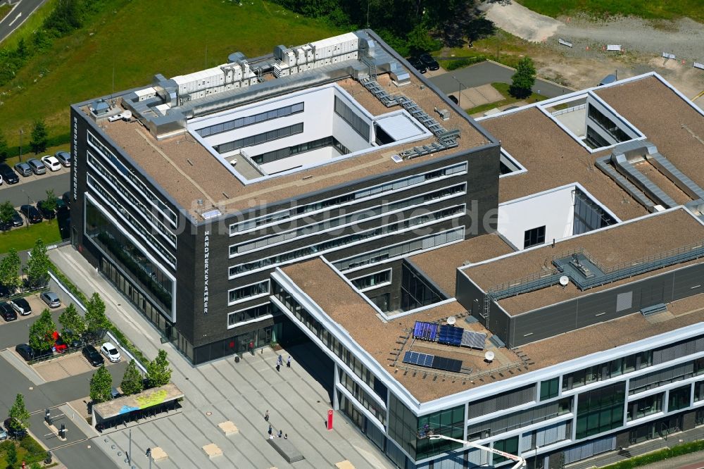 Bielefeld von oben - Bürogebäude des Geschäftshauses der Handwerkskammer am Campus Handwerk in Bielefeld im Bundesland Nordrhein-Westfalen, Deutschland
