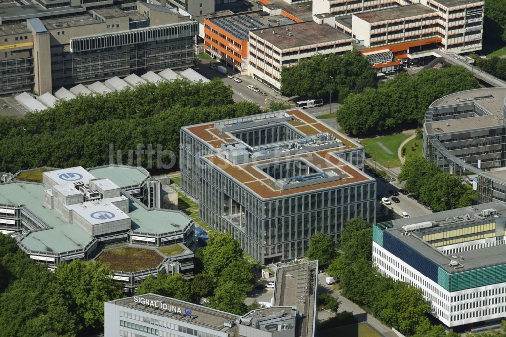 Hamburg von oben - Bürogebäude des Geschäftshauses der HANSAINVEST am Überseering im Stadtteil Winterhude in Hamburg