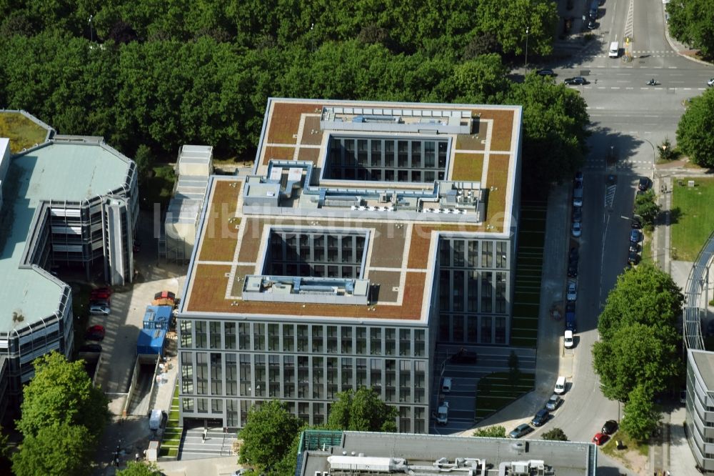 Hamburg von oben - Bürogebäude des Geschäftshauses der HANSAINVEST am Überseering im Stadtteil Winterhude in Hamburg