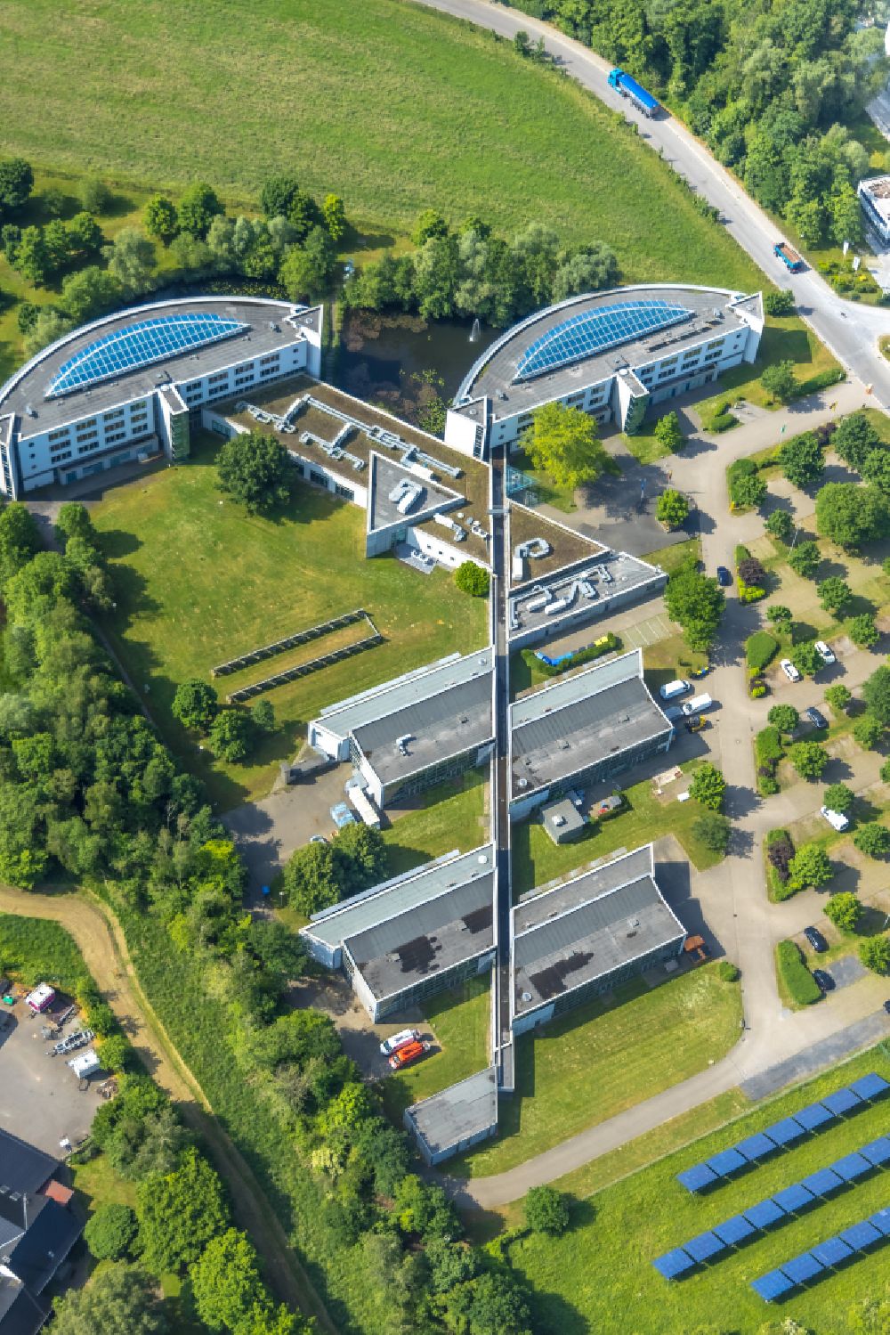 Luftaufnahme Gladbeck - Bürogebäude des Geschäftshauses IWG Innovationszentrum Wiesenbusch Gladbeck Betriebsgesellschaft mbH in Gladbeck im Bundesland Nordrhein-Westfalen - NRW, Deutschland