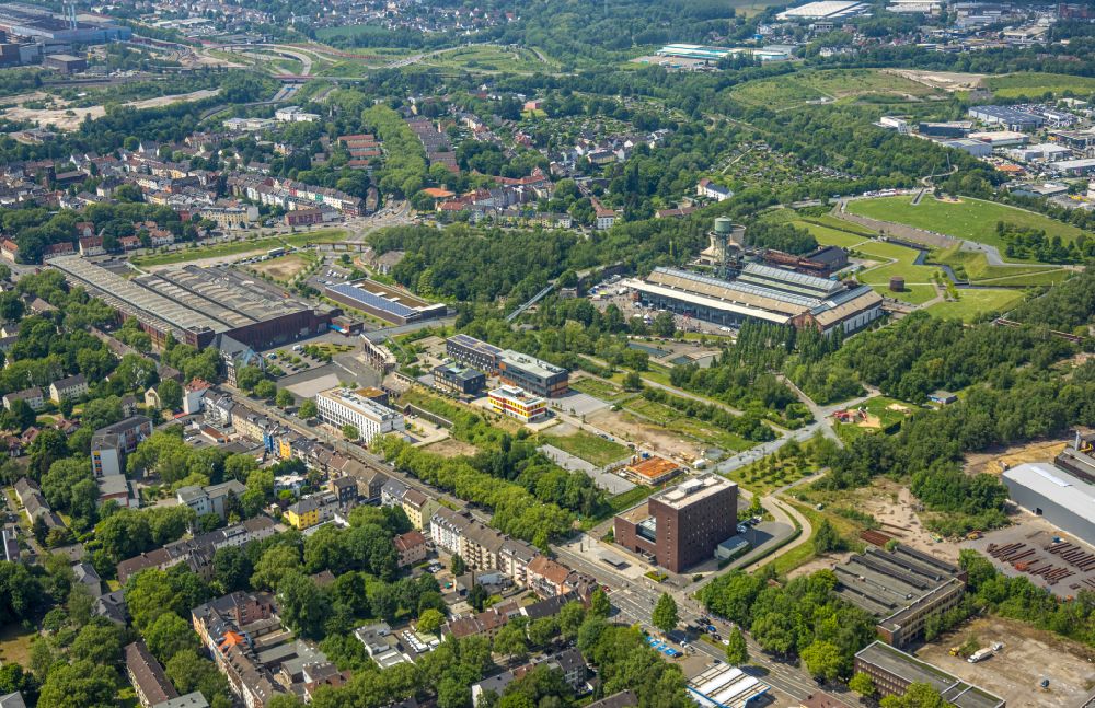 Bochum von oben - Bürogebäude des Geschäftshauses Jahrhunderthaus in Bochum im Bundesland Nordrhein-Westfalen, Deutschland