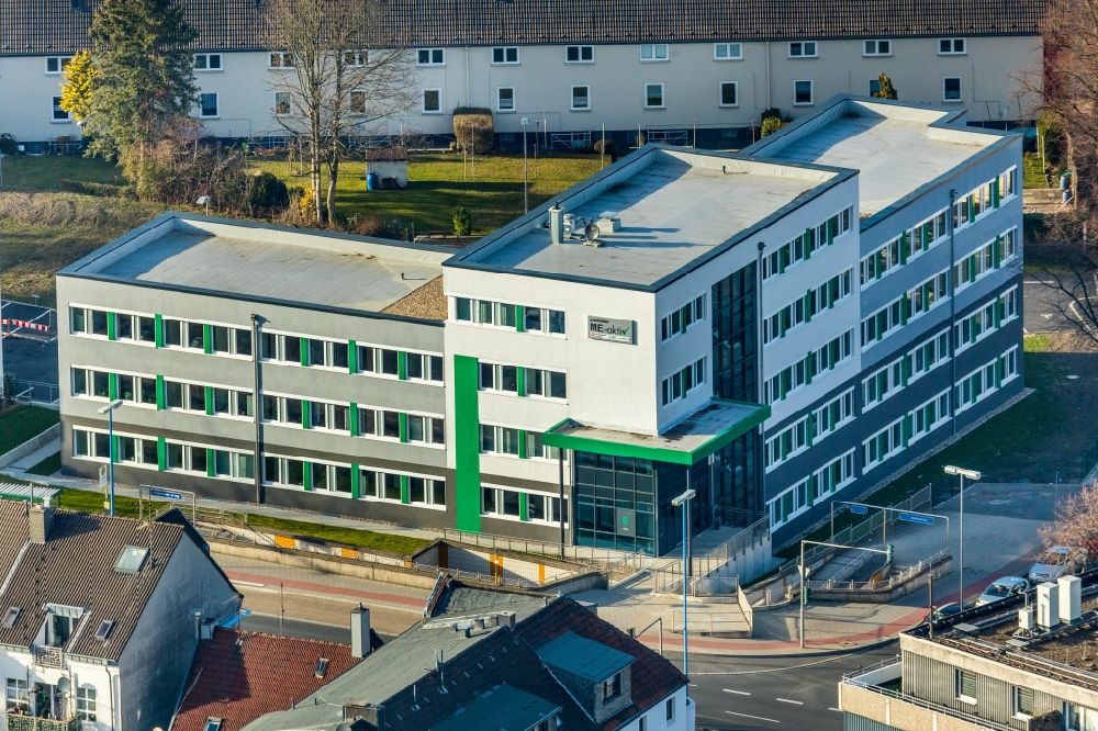 Velbert von oben - Bürogebäude des Geschäftshauses jobcenter ME-aktiv Velbert in Velbert im Bundesland Nordrhein-Westfalen, Deutschland