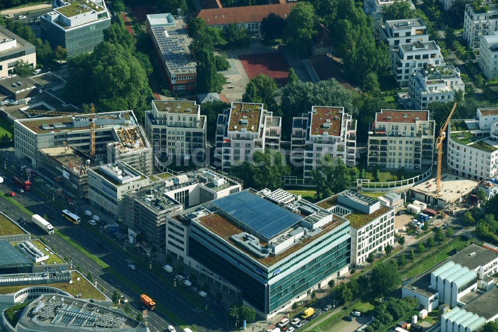 Berlin von oben - Bürogebäude des Geschäftshauses der KPMG AG Wirtschaftsprüfungsgesellschaft an der Klingelhöferstraße in Berlin, Deutschland