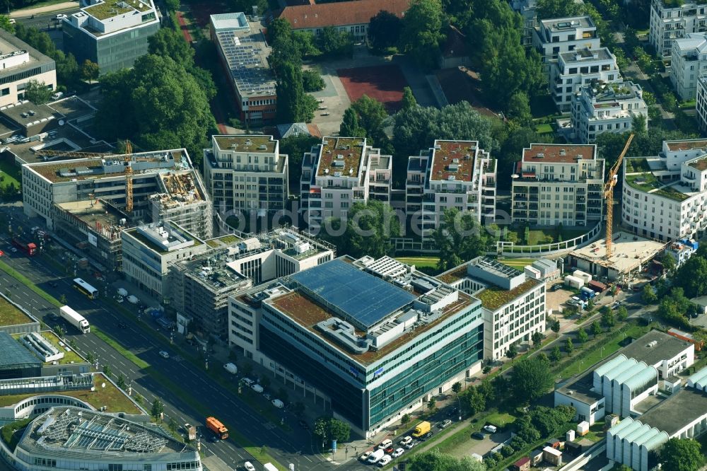 Luftbild Berlin - Bürogebäude des Geschäftshauses der KPMG AG Wirtschaftsprüfungsgesellschaft an der Klingelhöferstraße in Berlin, Deutschland