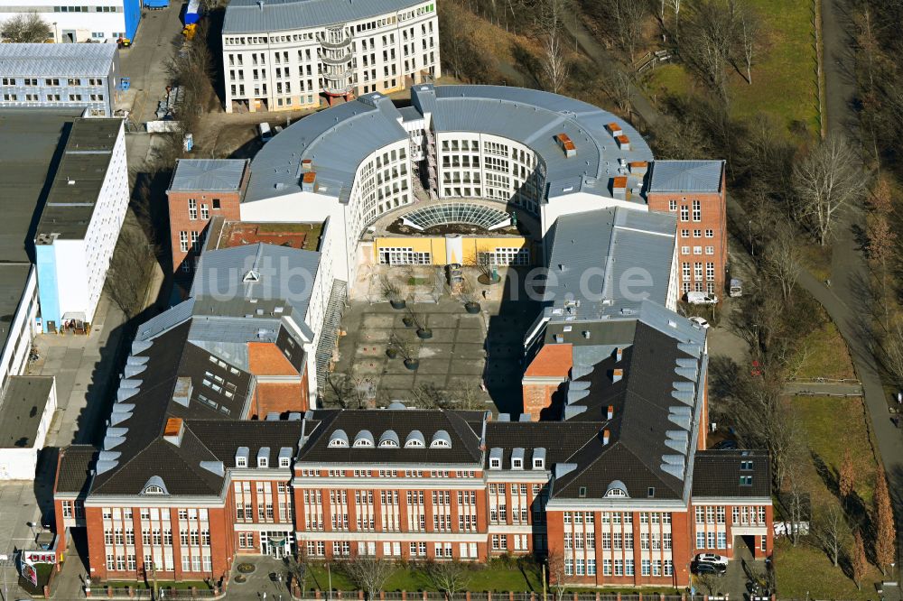 Luftbild Berlin - Bürogebäude des Geschäftshauses im Ortsteil Lichtenberg in Berlin, Deutschland