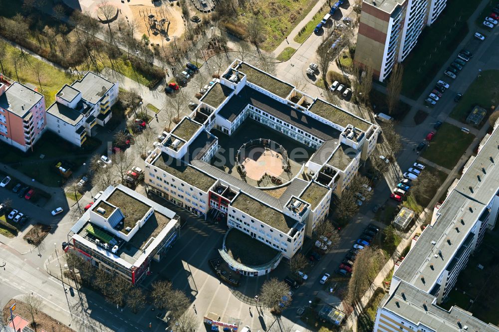 Berlin aus der Vogelperspektive: Bürogebäude des Geschäftshauses im Ortsteil Marzahn in Berlin, Deutschland
