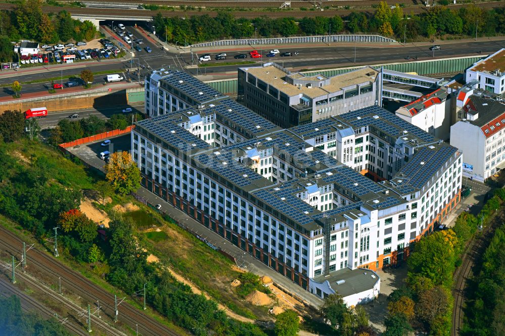 Berlin von oben - Bürogebäude des Geschäftshauses am Sachsendamm in Berlin, Deutschland