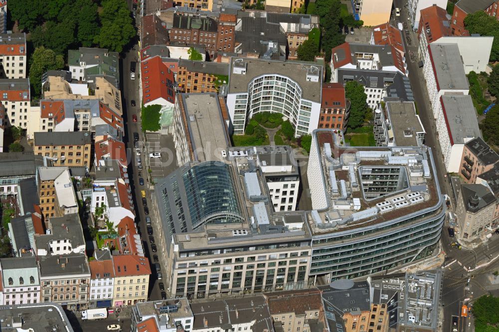 Luftaufnahme Berlin - Bürogebäude des Geschäftshauses der SAP Deutschland SE & Co. KG in Berlin, Deutschland