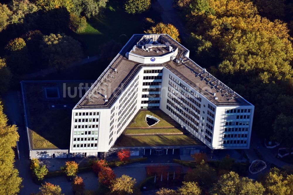 Hamburg von oben - Bürogebäude des Geschäftshauses der Signal Iduna Asset Management GmbH im Ortsteil Winterhude in Hamburg, Deutschland
