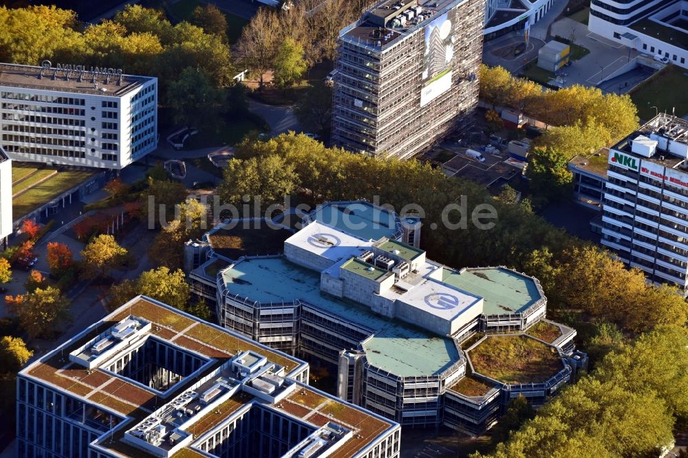 Luftaufnahme Hamburg - Bürogebäude des Geschäftshauses der Signal Iduna Pensionskasse AG im Ortsteil Winterhude in Hamburg, Deutschland