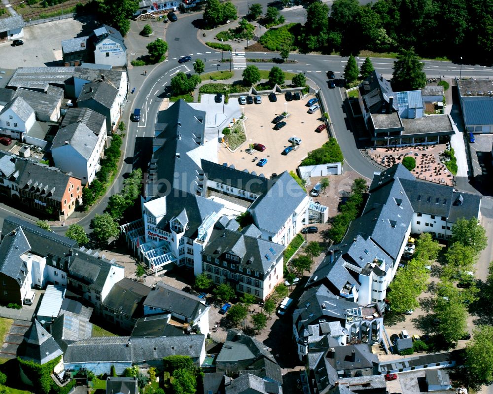 Simmern (Hunsrück) aus der Vogelperspektive: Bürogebäude des Geschäftshauses in Simmern (Hunsrück) im Bundesland Rheinland-Pfalz, Deutschland
