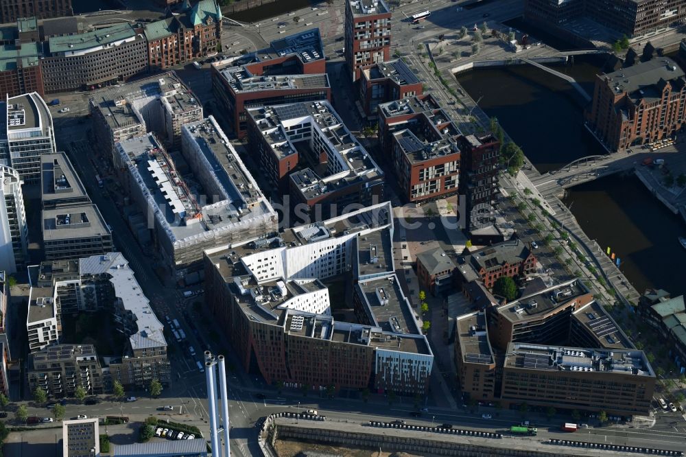 Hamburg von oben - Bürogebäude des Geschäftshauses SUMATRAKONTOR an der Überseeallee in Hamburg, Deutschland