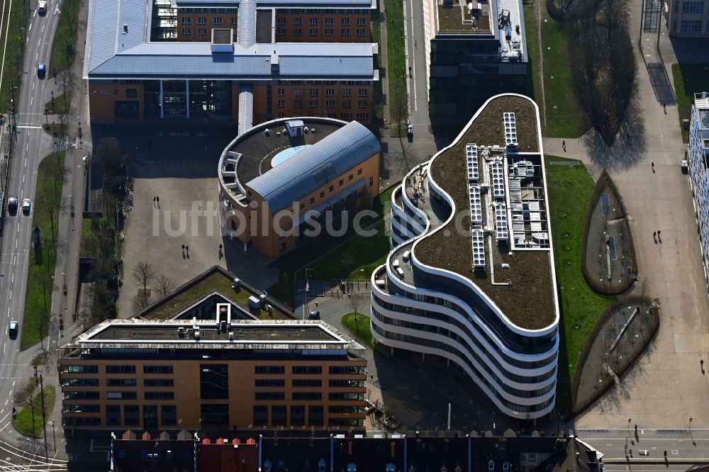 Karlsruhe von oben - Bürogebäude des Geschäftshauses Synus in Karlsruhe im Bundesland Baden-Württemberg, Deutschland