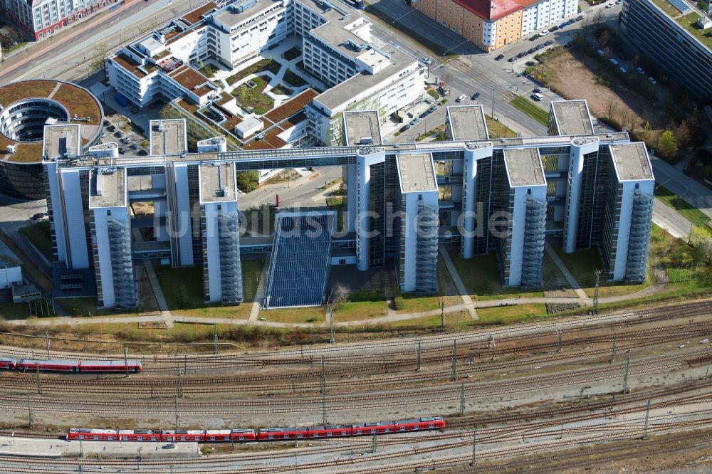München aus der Vogelperspektive: Bürogebäude des Geschäftshauses Ten Towers an der Dingolfinger Straße in München im Bundesland Bayern, Deutschland