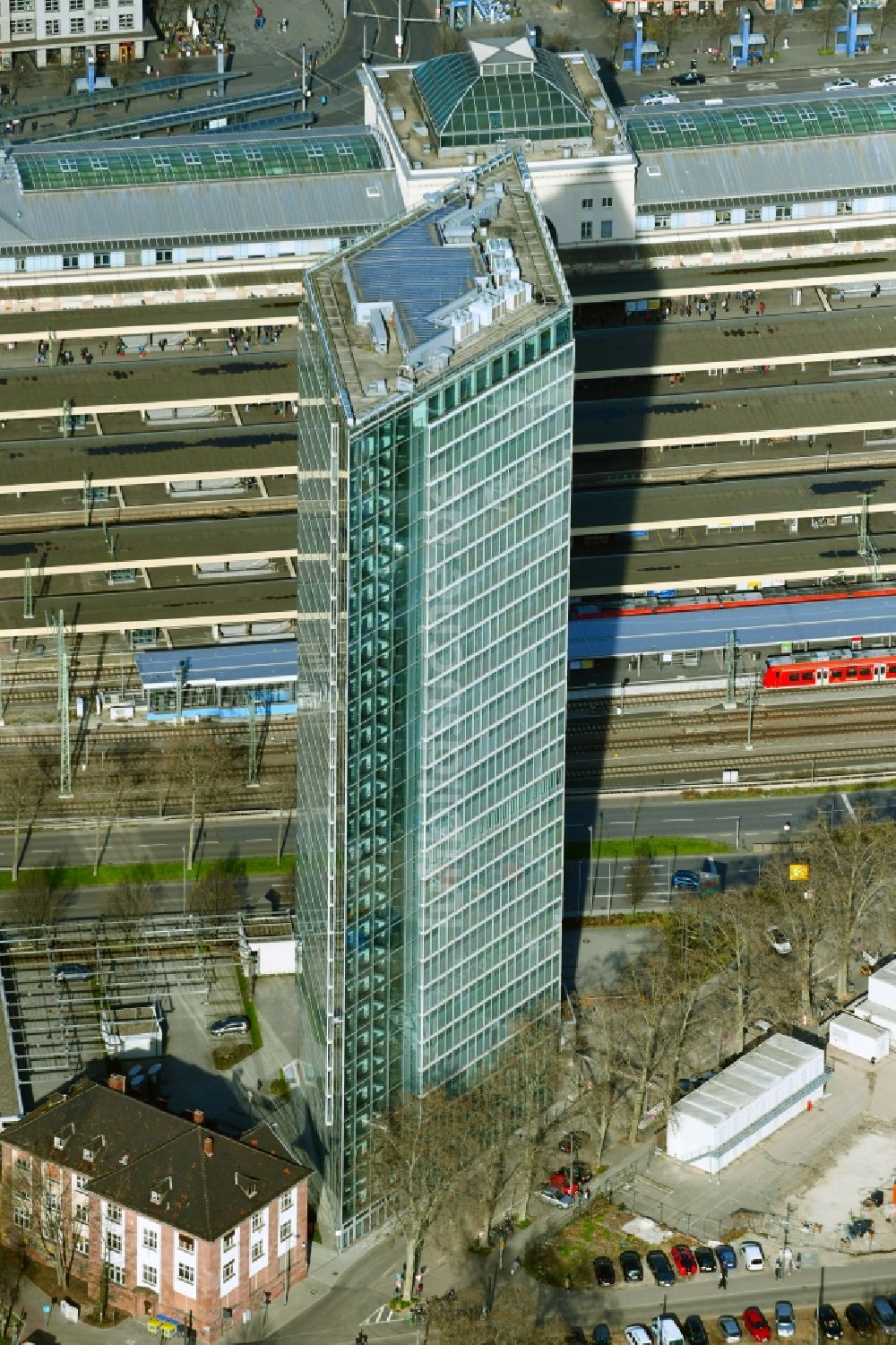 Mannheim von oben - Bürogebäude des Geschäftshauses Victoria Turm im Ortsteil Lindenhof in Mannheim im Bundesland Baden-Württemberg, Deutschland