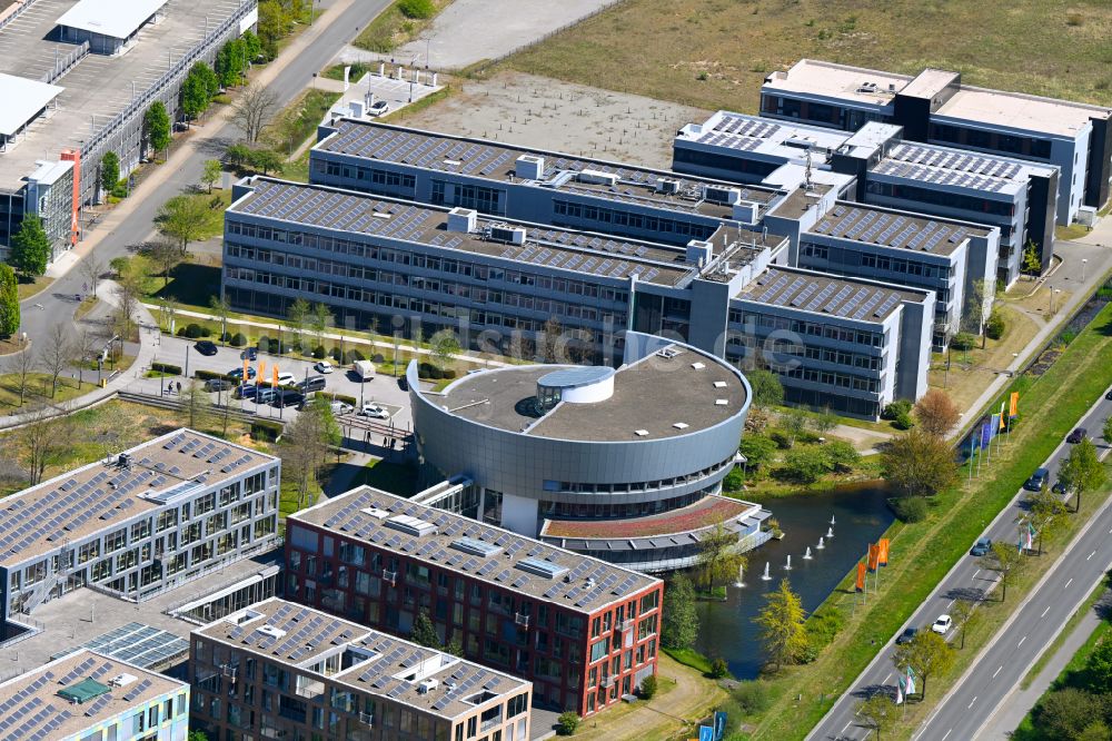 Wolfsburg aus der Vogelperspektive: Bürogebäude des Geschäftshauses der Volkswagen Group IT Services GmbH in Wolfsburg im Bundesland Niedersachsen, Deutschland